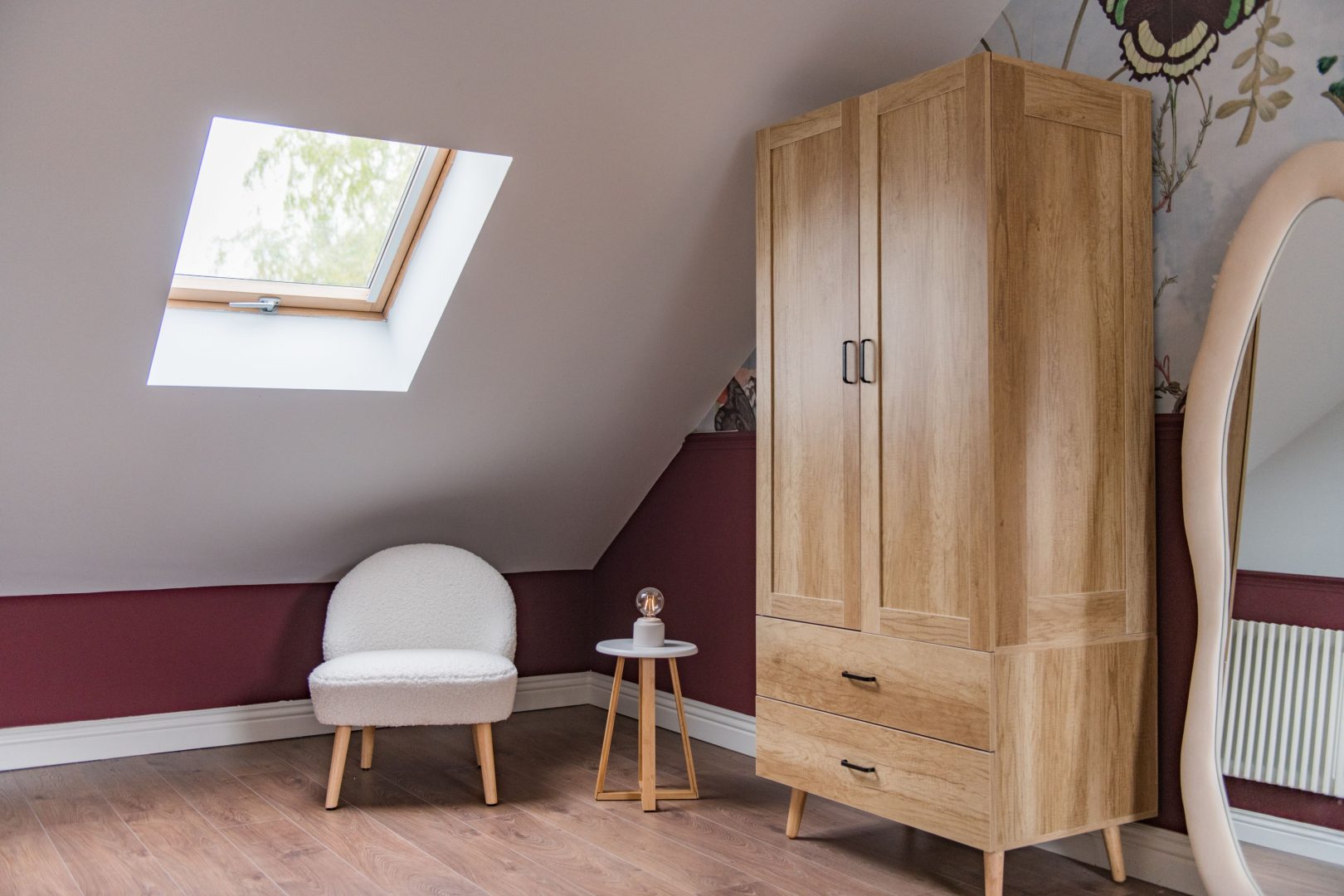 King bedroom dressed in linen